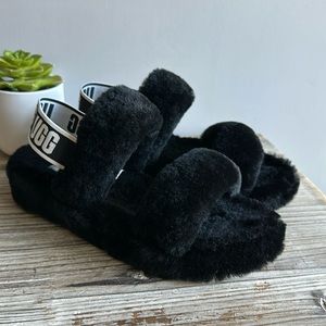 Ugg  slippers size 9 great condition like new